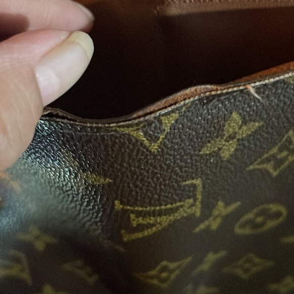 Louis Vuitton trifold passport wallet in monogram - Picture 11 of 11